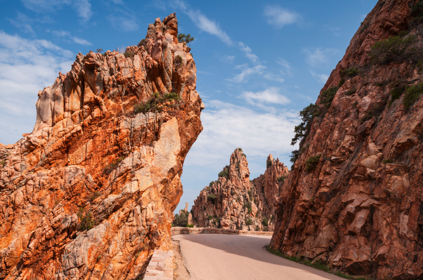 Tour de Corse – « Un galet rose posé sur la Méditerranée » – Du Dimanche 05 au Samedi 11 Octobre 2025 (7 jours)